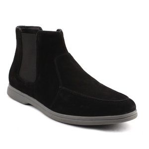 NWOT MODERN FICTION Vernacular Suede Chelsea Boot